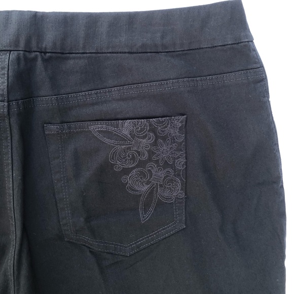 Lee StyleUp Natural Fit Embroidery Jean Capri size 24W Med NWT - Picture 11 of 15